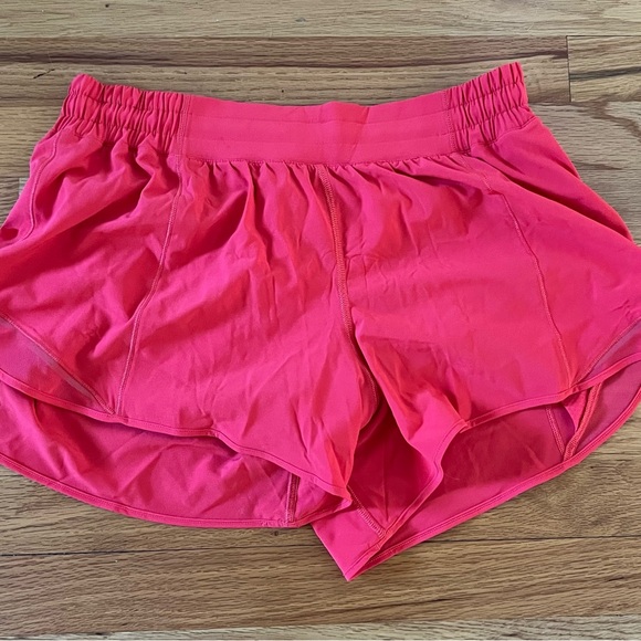 Women's Lululemon Hotty Hot LR Short 4" Lined Size 12
Red Athletic Shorts - Picture 1 of 2